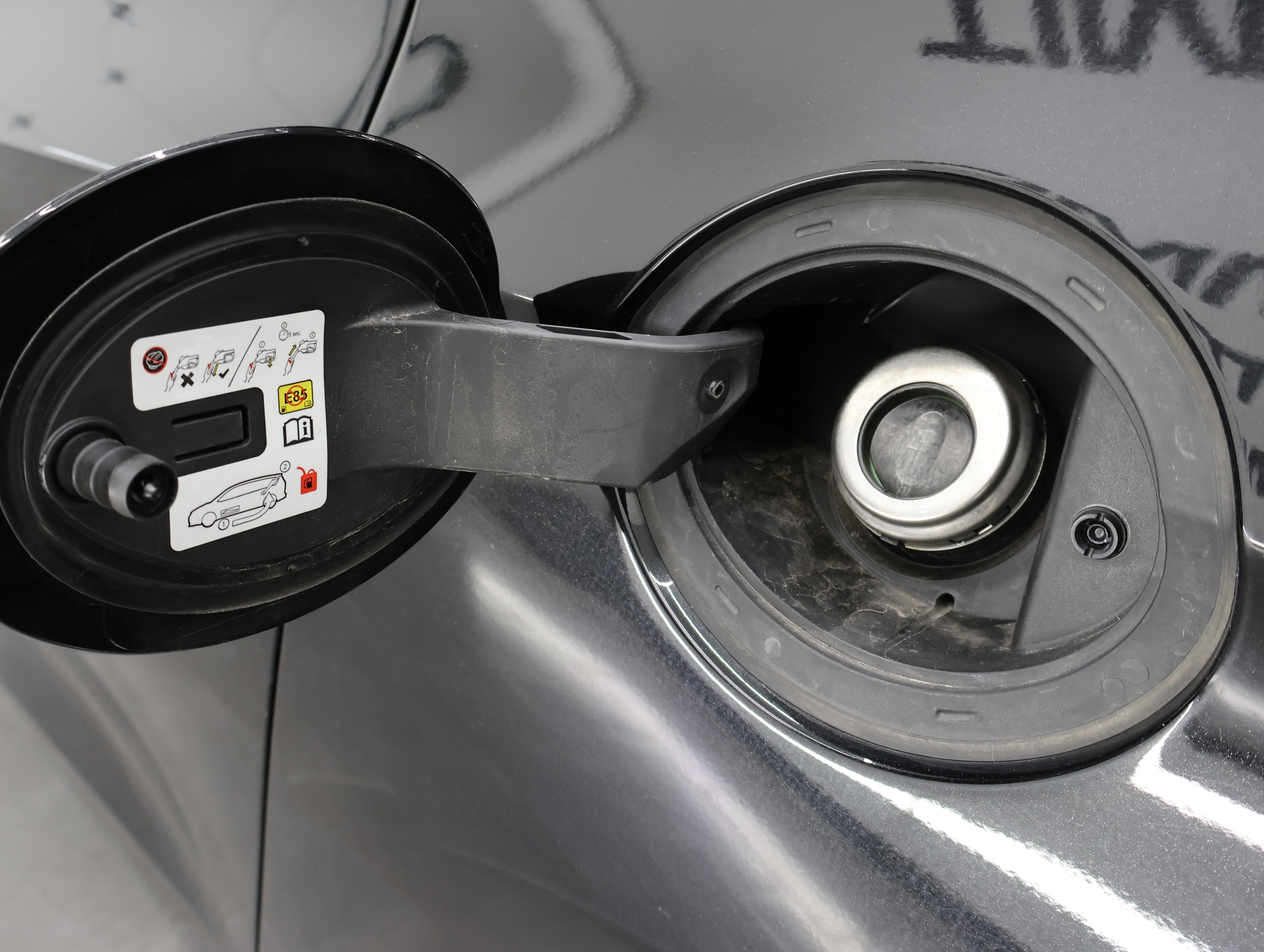 Used 2024 Chrysler Pacifica Touring-L image 33