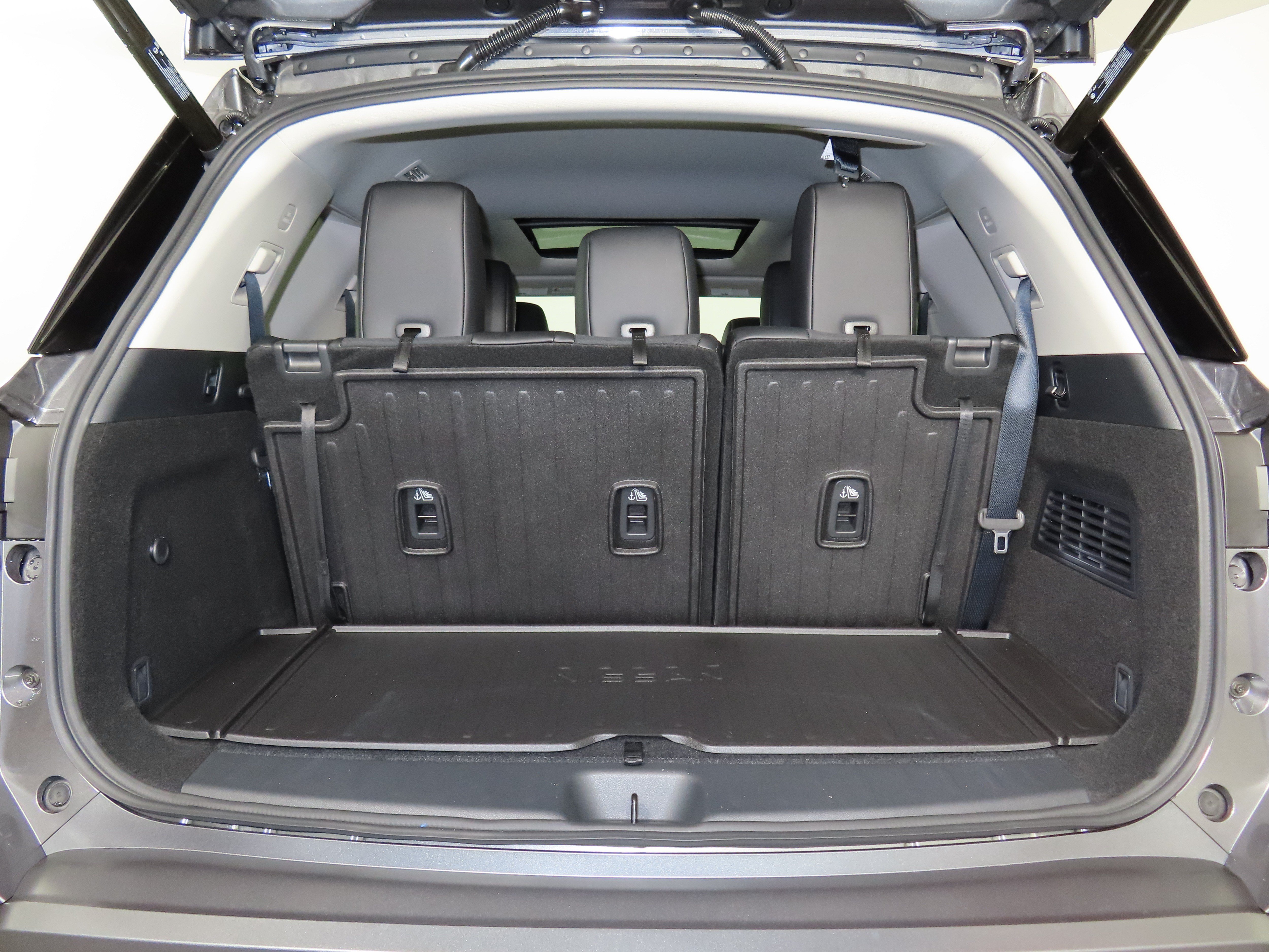 New 2026 Nissan Pathfinder Platinum w/ Cargo Package AWD/4WD image 38