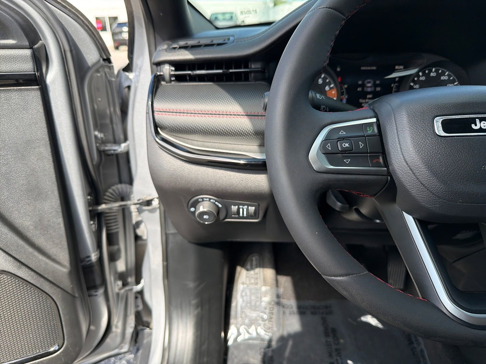 Used 2023 Jeep Compass Trailhawk image 23