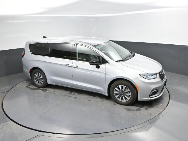 Used 2024 Chrysler Pacifica Limited FWD image 37