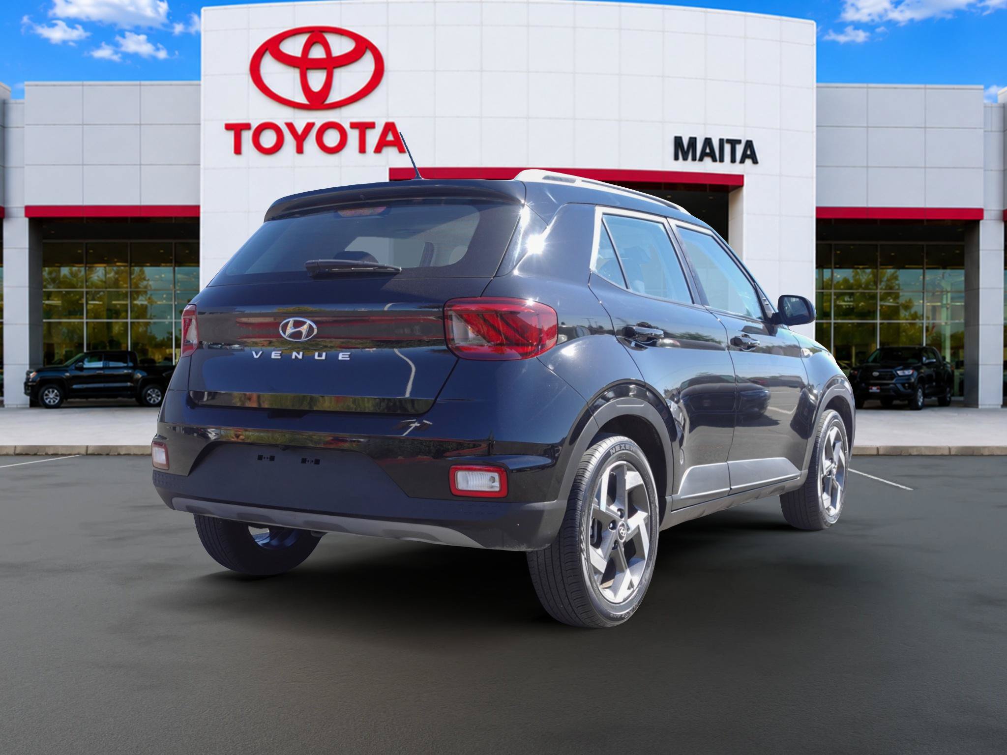 Used 2025 Hyundai Venue SEL FWD image 3