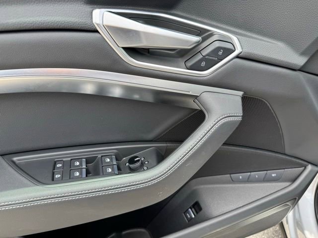 Used 2022 Audi e-tron Premium w/ Convenience Plus Package image 25
