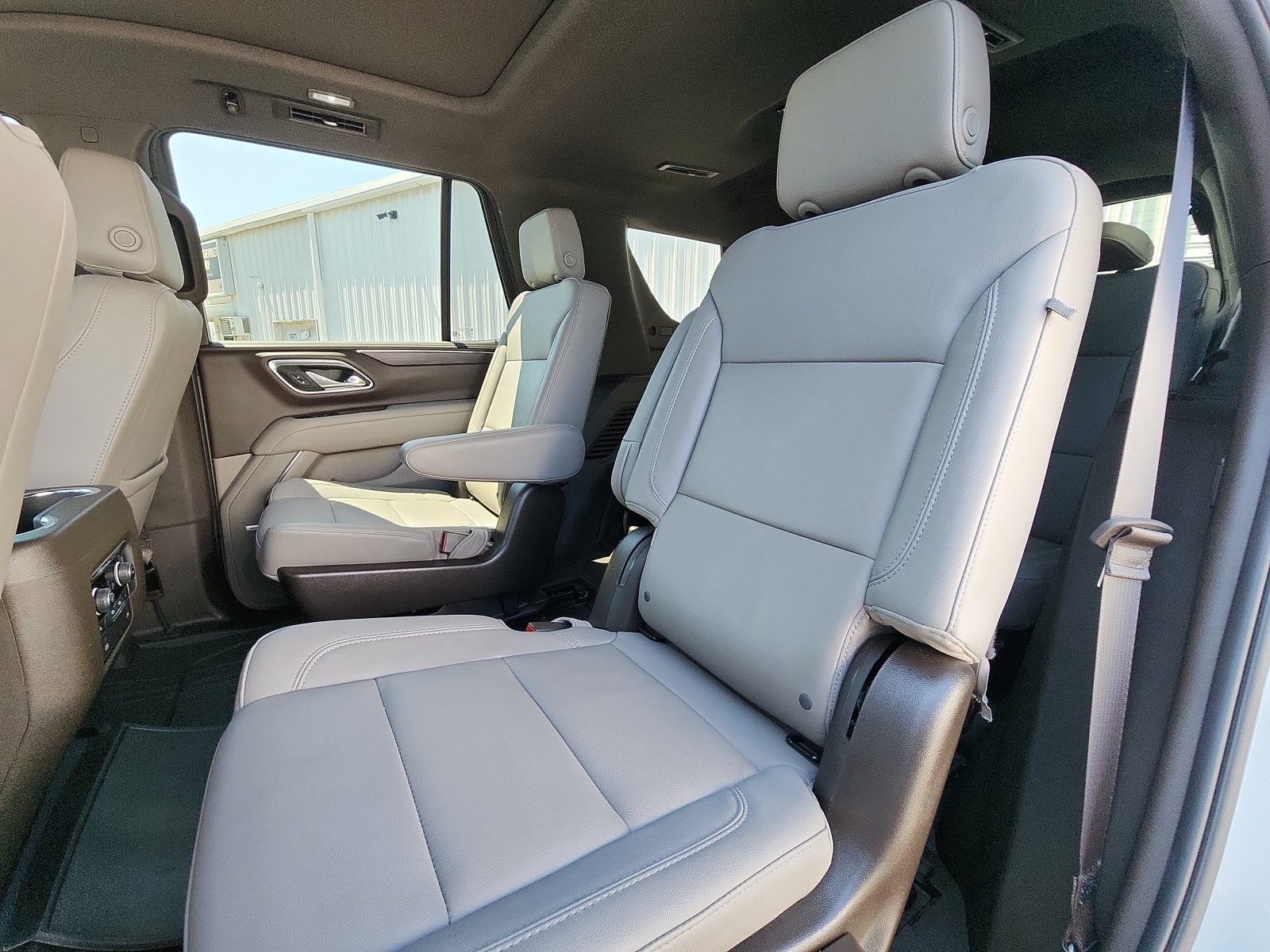 Used 2024 Chevrolet Tahoe Z71 w/ Luxury Package AWD/4WD image 23