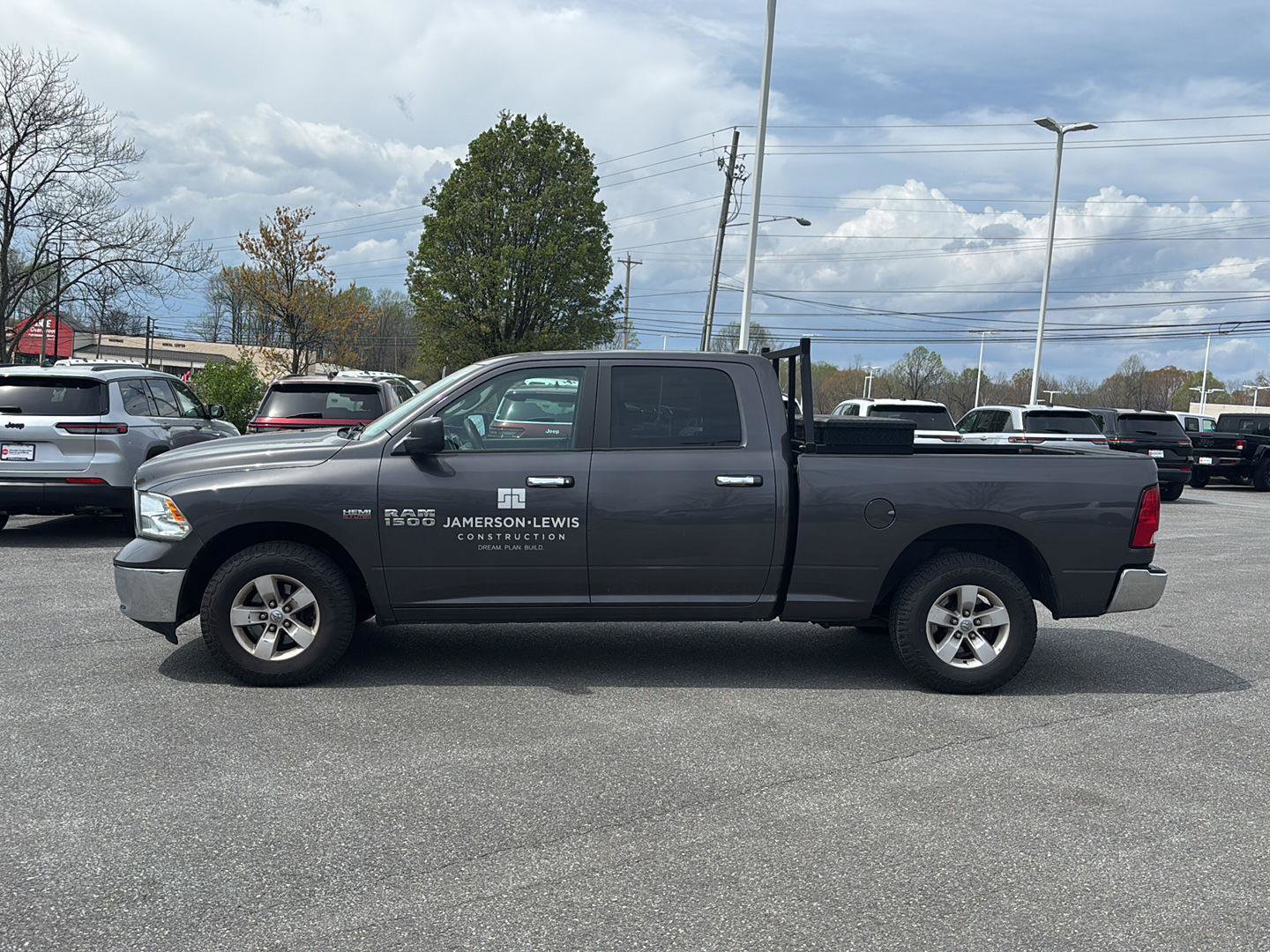 Used 2018 RAM 1500 Classic SLT image 4