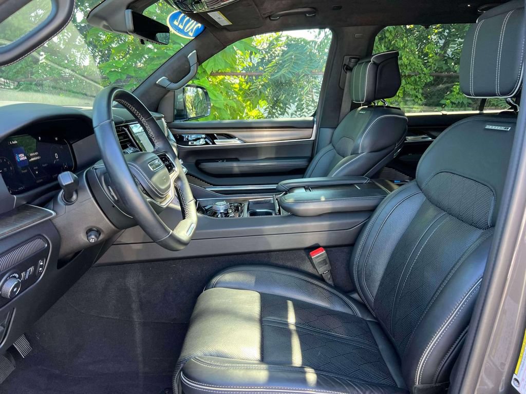 Used 2022 Jeep Grand Wagoneer Series II AWD/4WD image 16