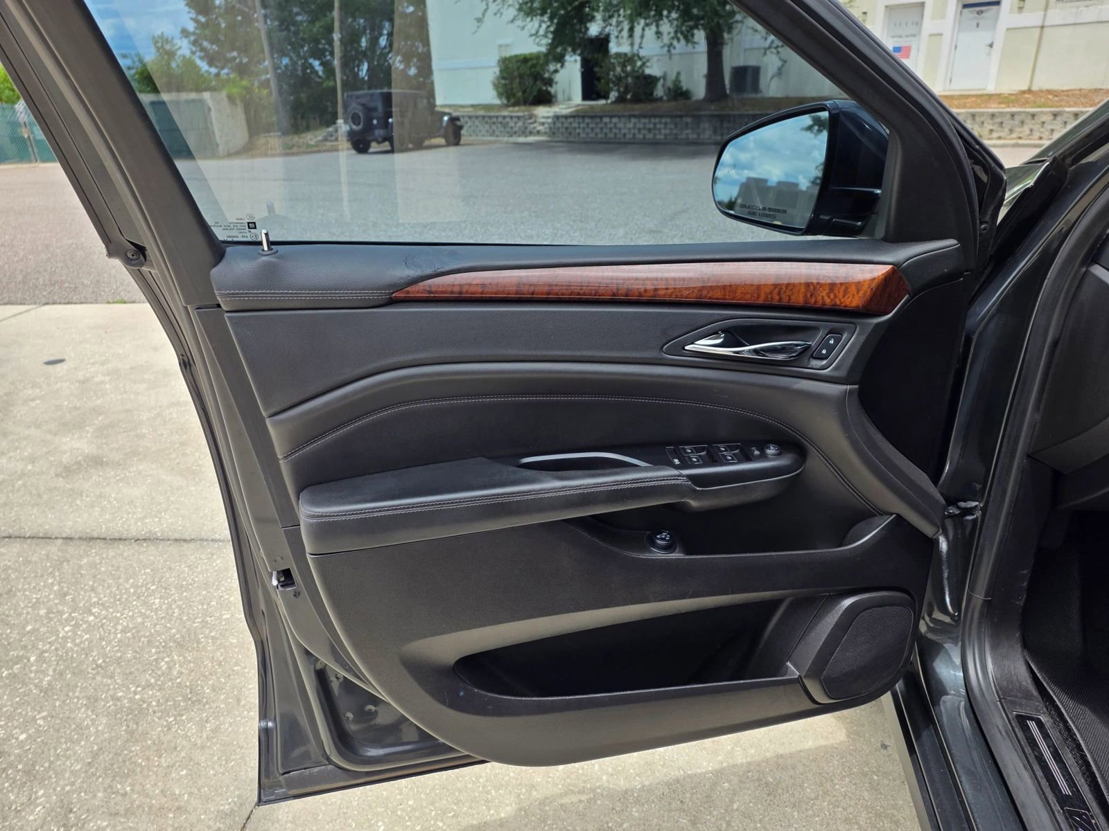 Used 2016 Cadillac SRX Luxury w/ Driver Awareness Package FWD image 33