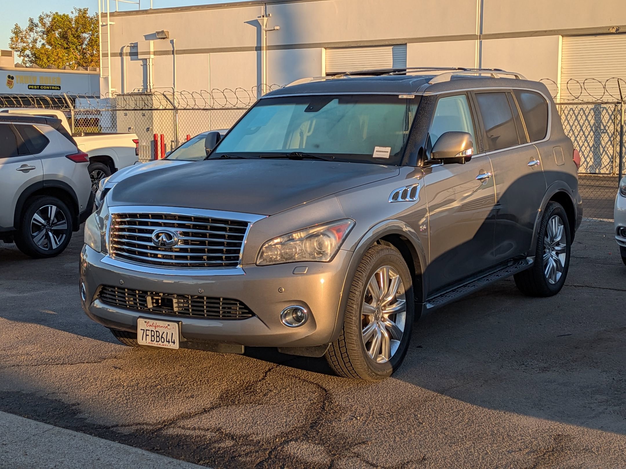 Used 2014 INFINITI QX80 4WD w/ Deluxe Touring Package