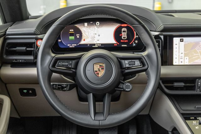 Used 2024 Porsche Macan 4 Electric image 9