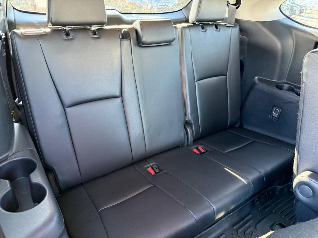 Certified 2024 Toyota Highlander XLE image 12