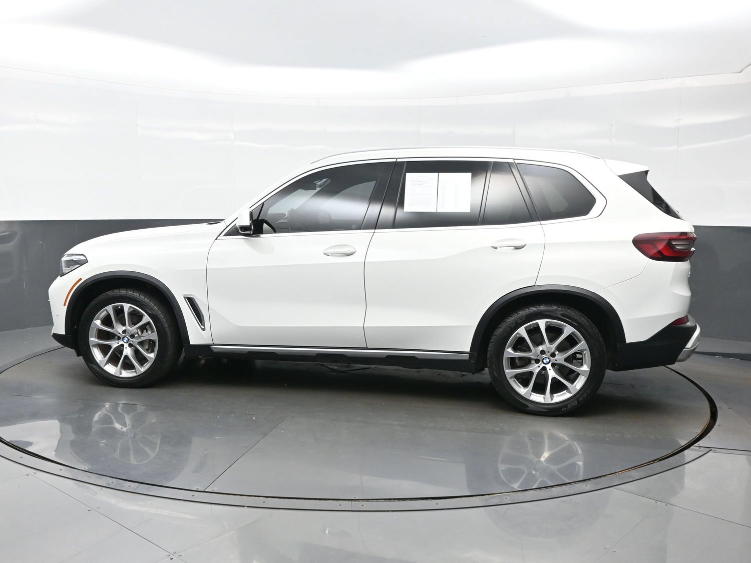 Used 2023 BMW X5 sDrive40i w/ Premium Package RWD image 4