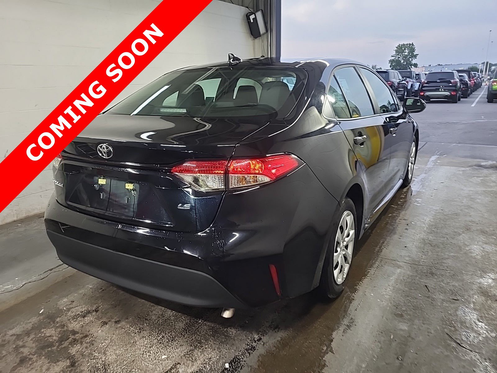 Used 2025 Toyota Corolla LE FWD image 4
