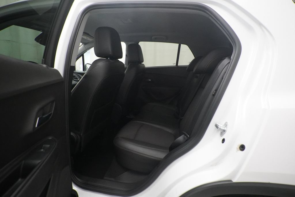 Used 2017 Chevrolet Trax LT w/ LT Convenience Package AWD/4WD image 15