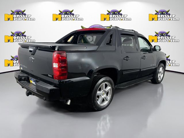 Used 2011 Chevrolet Avalanche LT w/ Luxury Package AWD/4WD image 5