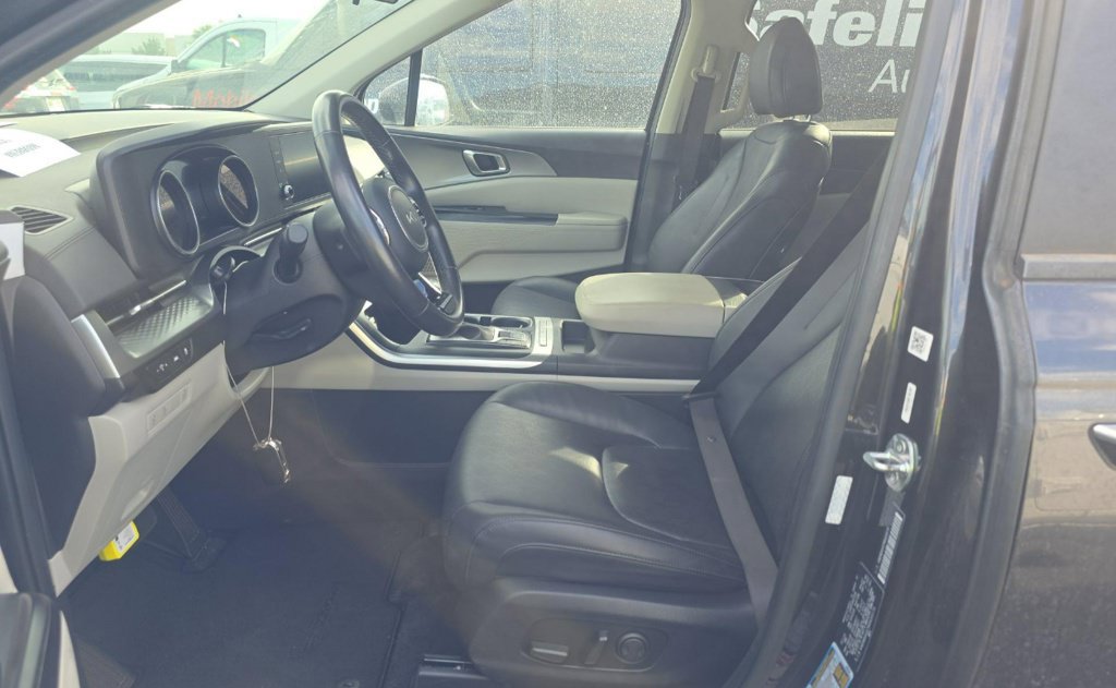 Used 2024 Kia Carnival LX FWD image 9