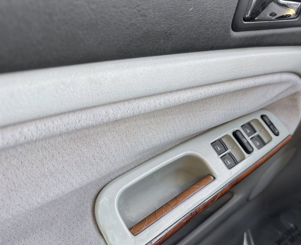 Used 1999 Volkswagen Passat GLS FWD image 12