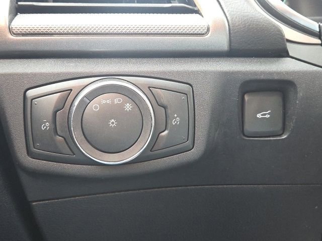 Used 2020 Ford Fusion SE image 25