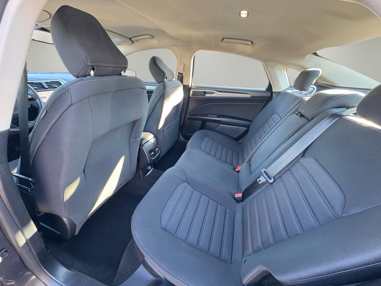 Used 2020 Ford Fusion SE image 23