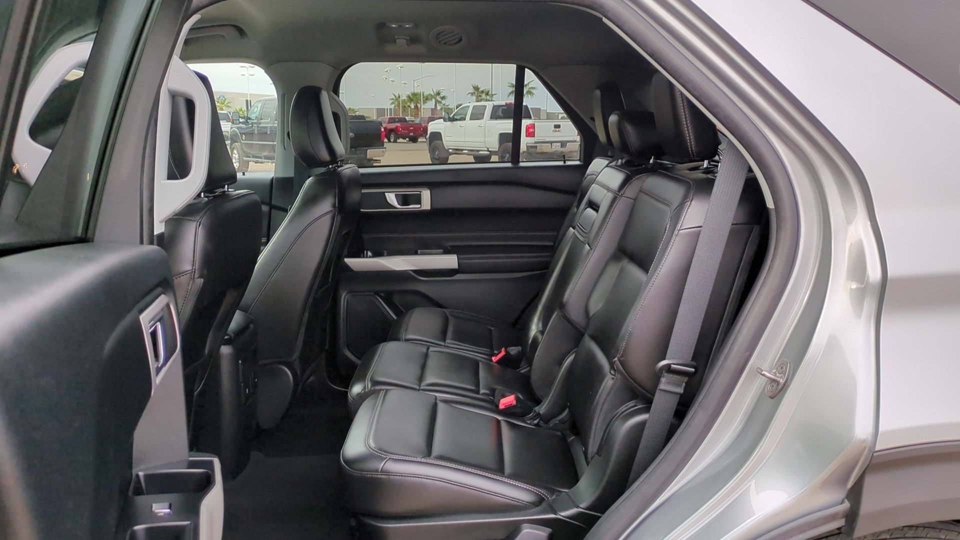 Used 2022 Ford Explorer XLT w/ Equipment Group 202A image 26