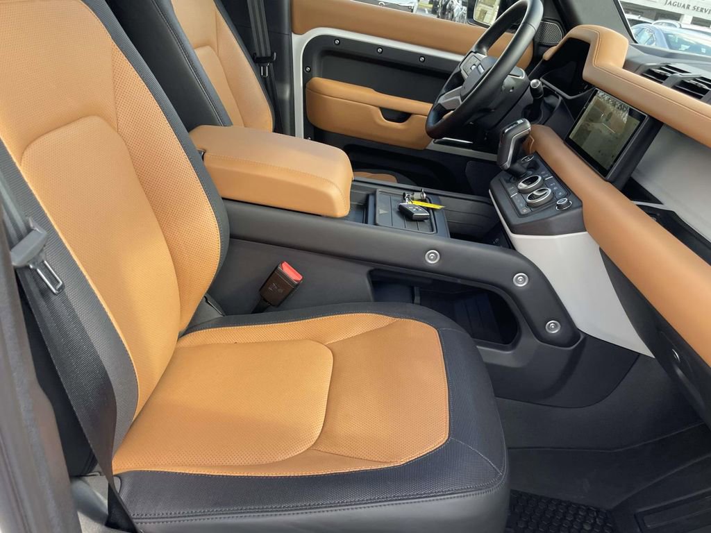 Used 2024 Land Rover Defender 110 X-Dynamic SE image 19