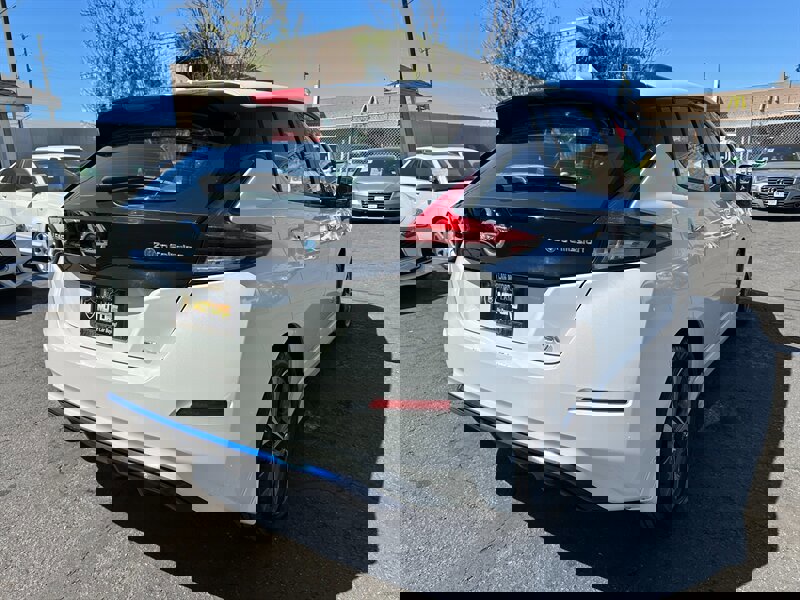 Used 2018 Nissan Leaf SV image 5