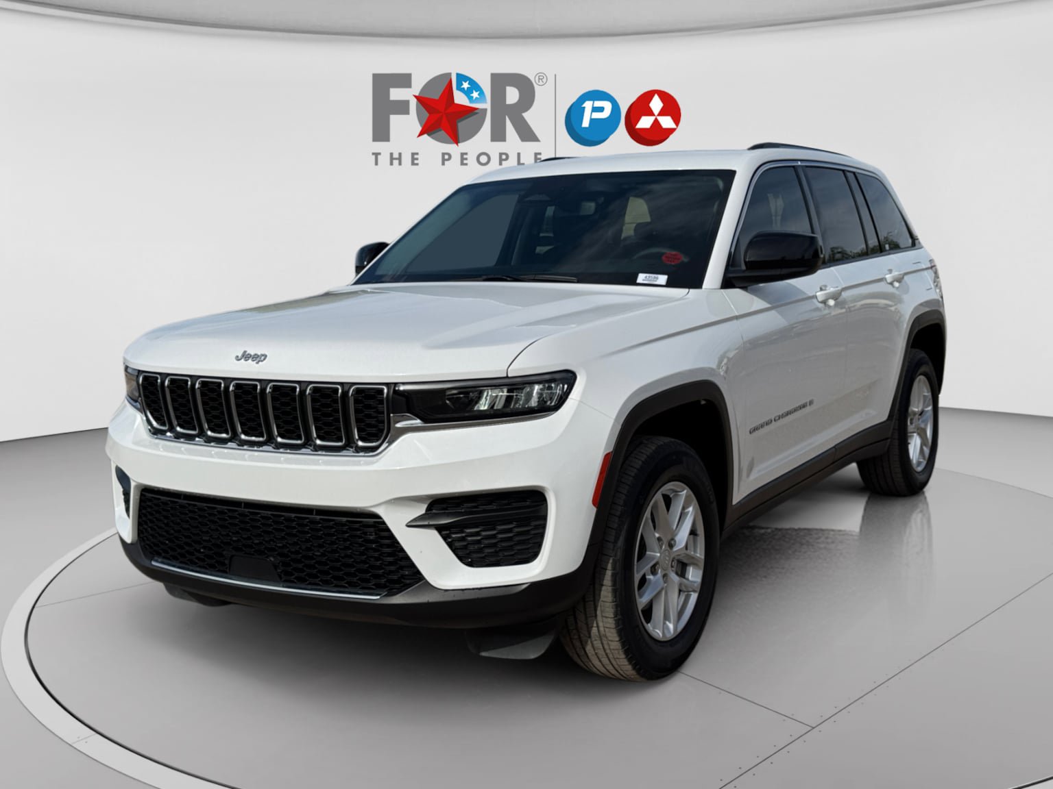 Used 2023 Jeep Grand Cherokee Laredo w/ Luxury Tech Group I RWD image 1