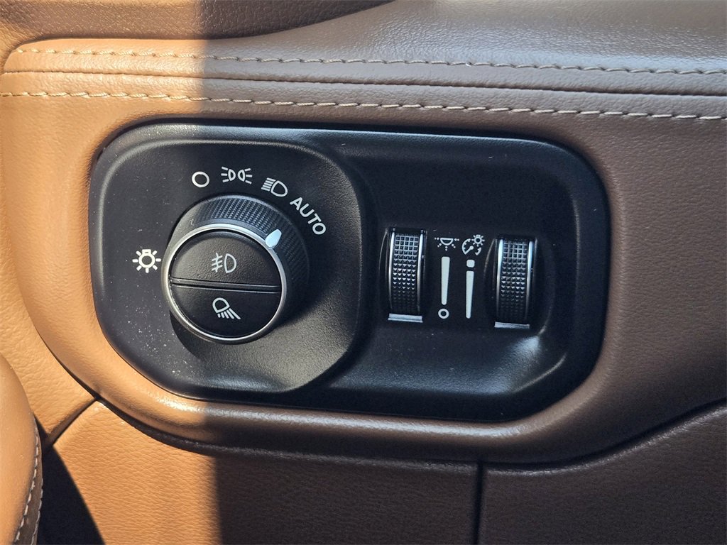 Used 2024 RAM 2500 Limited image 26