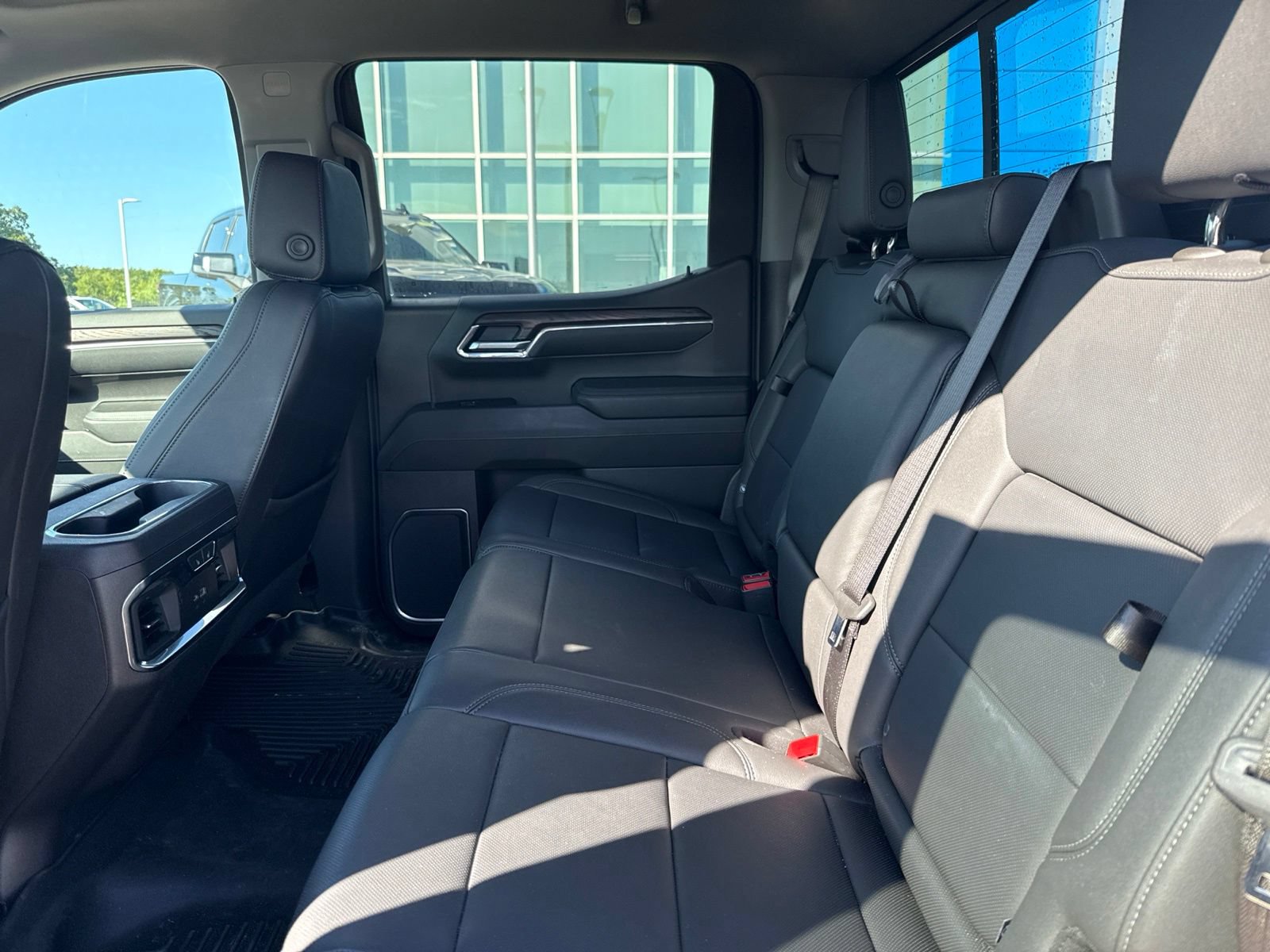 Used 2025 GMC Sierra 1500 SLT RWD image 10