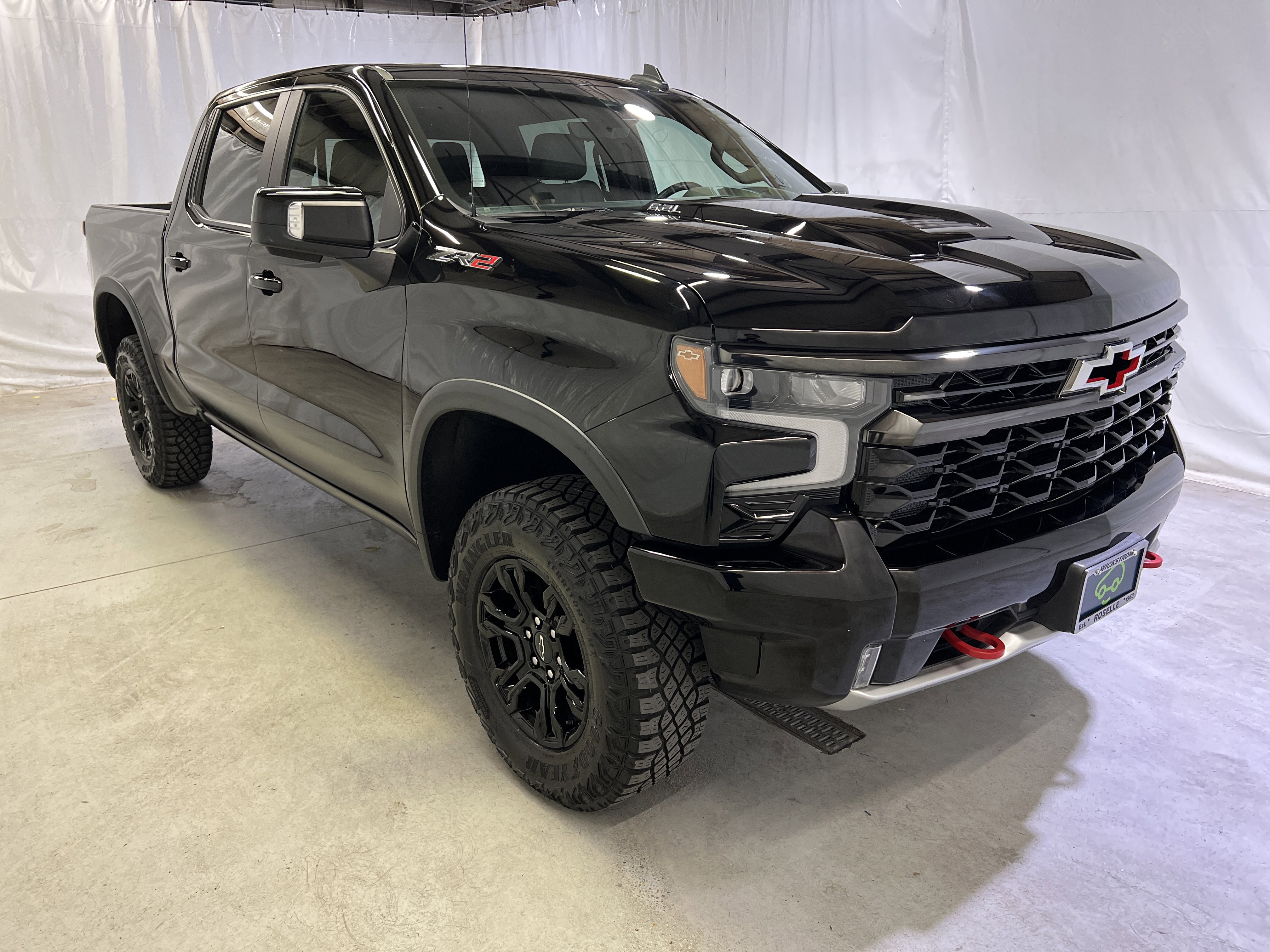 Used 2023 Chevrolet Silverado 1500 ZR2 w/ Technology Package AWD/4WD image 2