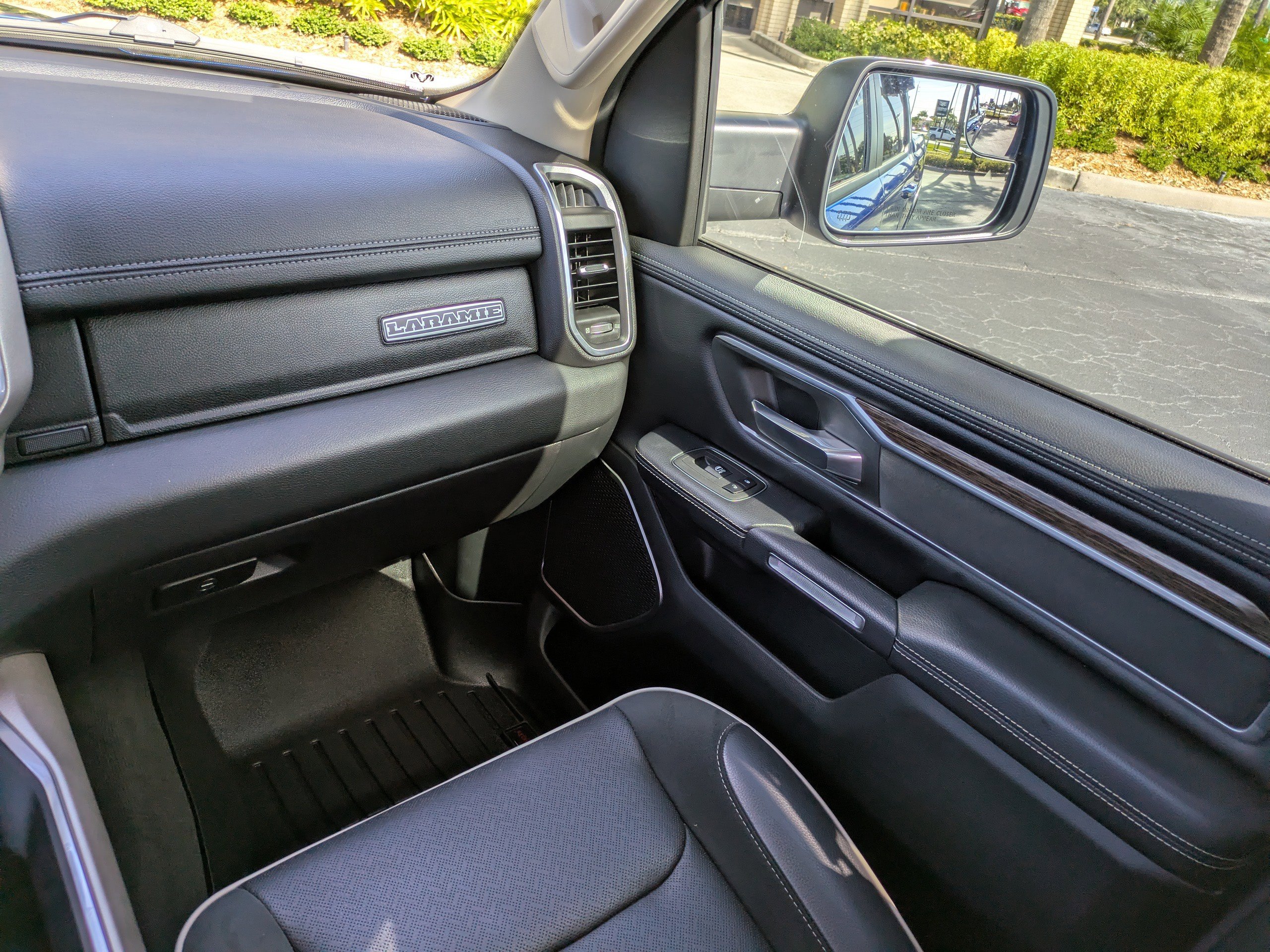 Used 2019 RAM 1500 Laramie image 14