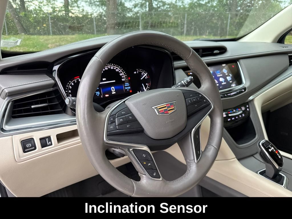 Used 2017 Cadillac XT5 Premium Luxury w/ Advanced Security Package AWD/4WD image 15