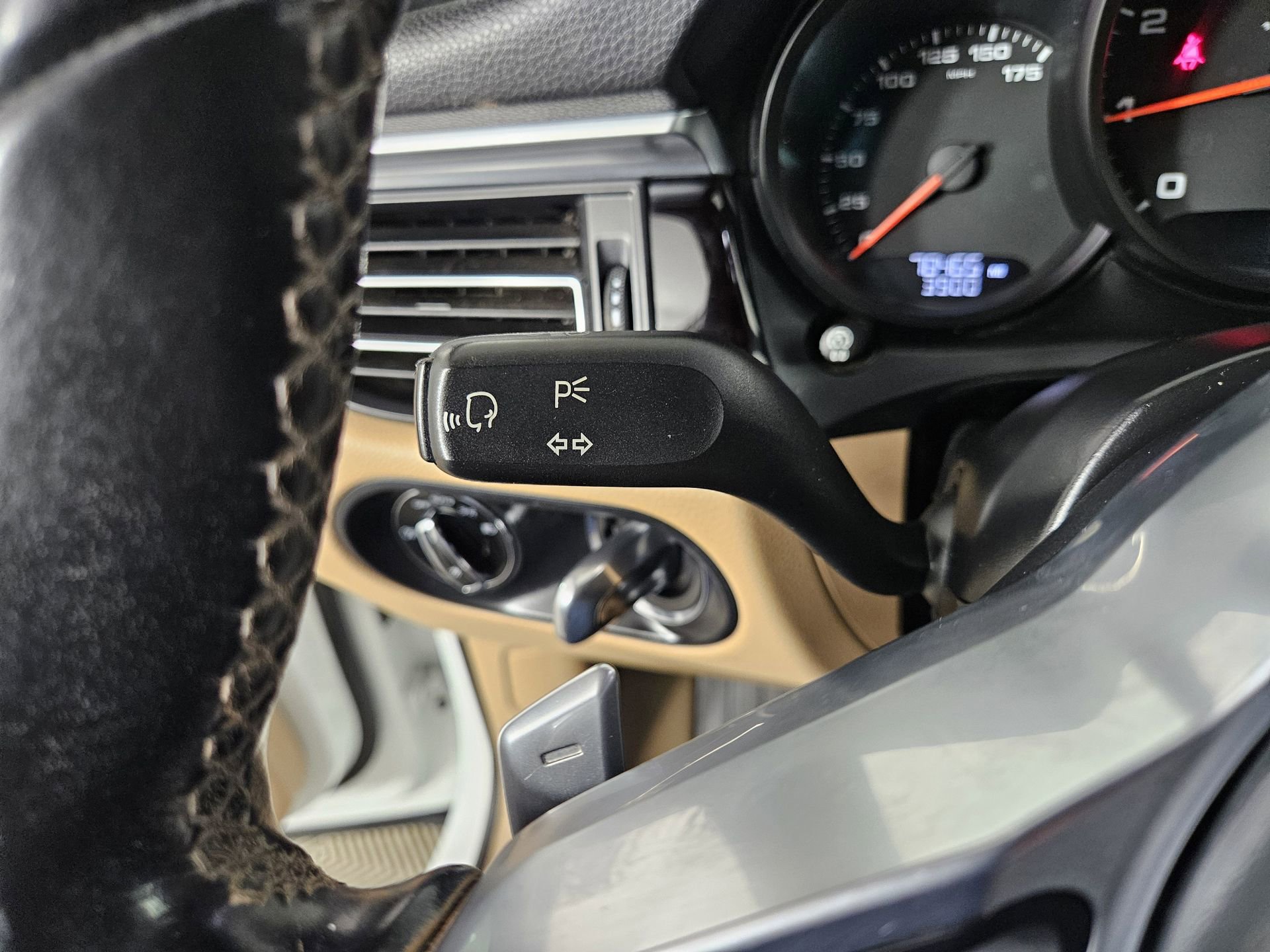 Used 2021 Porsche Macan AWD/4WD image 24