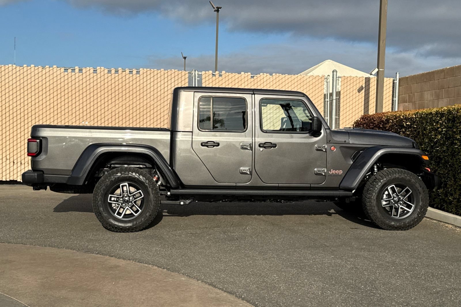 Used 2025 Jeep Gladiator Mojave w/ Convenience Group AWD/4WD image 3