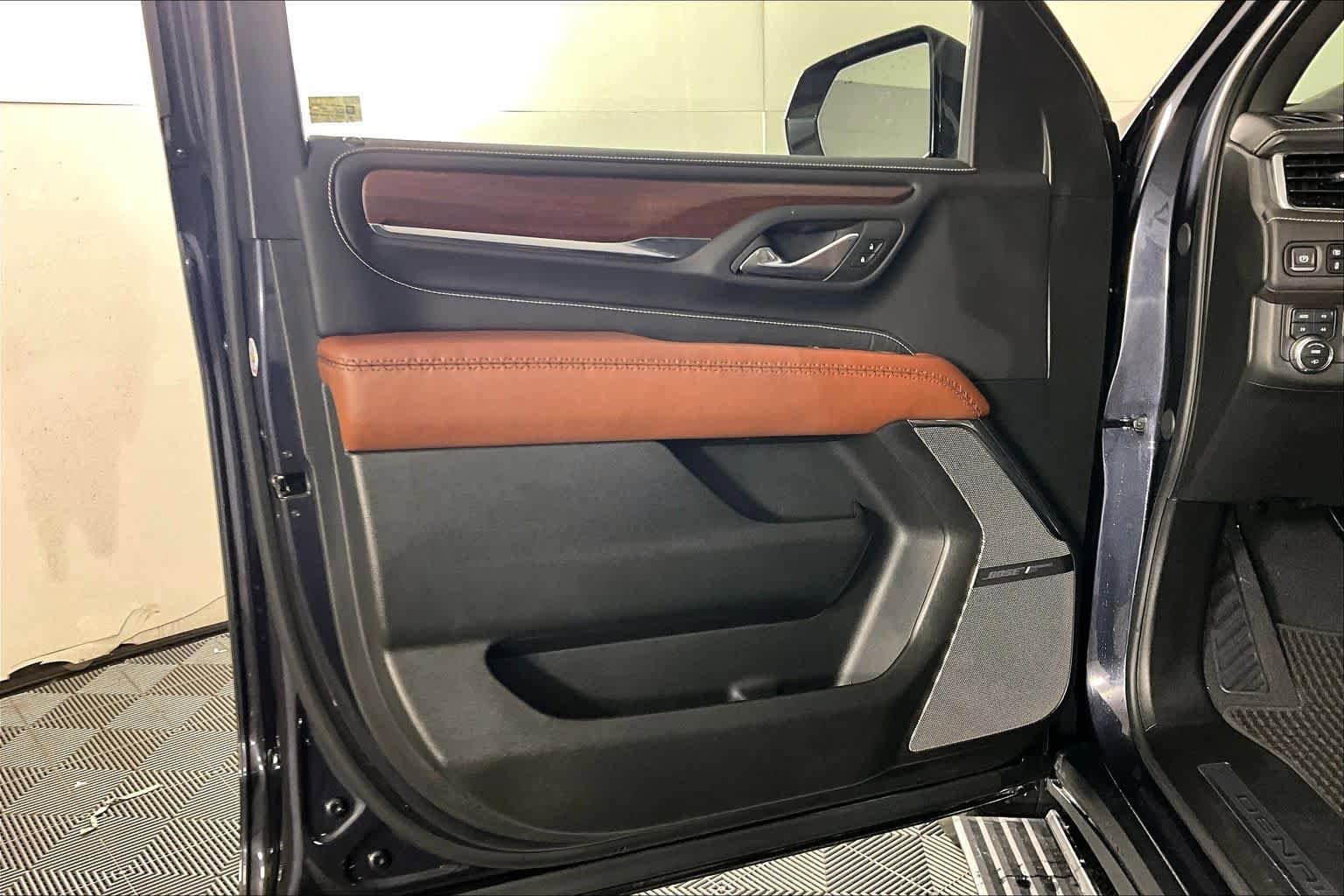 Used 2023 GMC Yukon Denali Ultimate AWD/4WD image 21