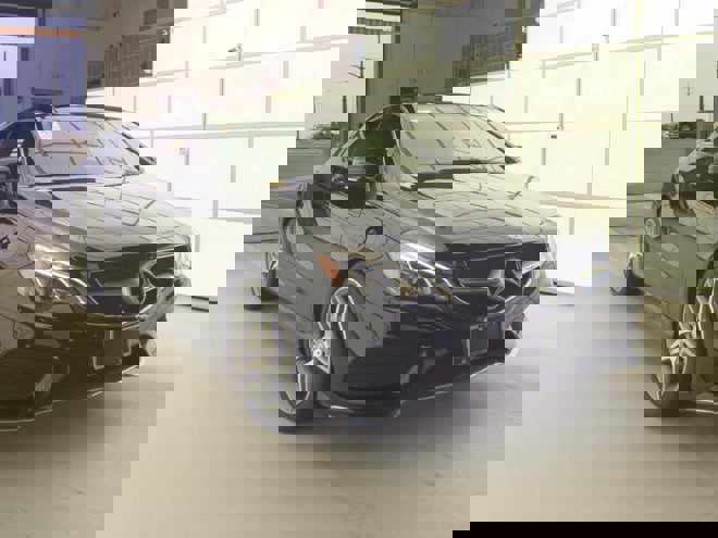 Used 2017 Mercedes-Benz E 400 E 400 4MATIC w/ Premium 2 Package image 3