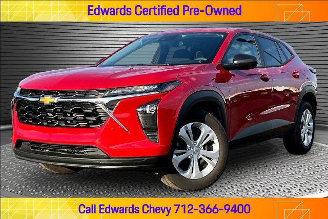 Used 2026 Chevrolet Trax LS FWD image 1