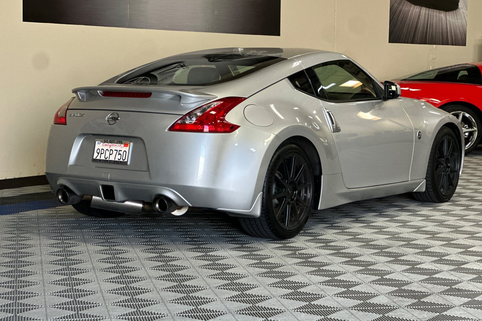 Used 2011 Nissan 370Z Touring w/ Sport Pkg RWD image 4
