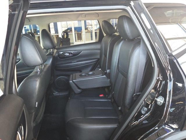 Used 2018 Nissan Rogue SL image 16