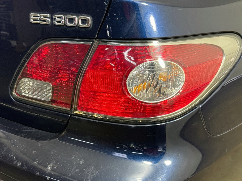 Used 2003 Lexus ES 330 w/ Premium Pkg FWD image 30
