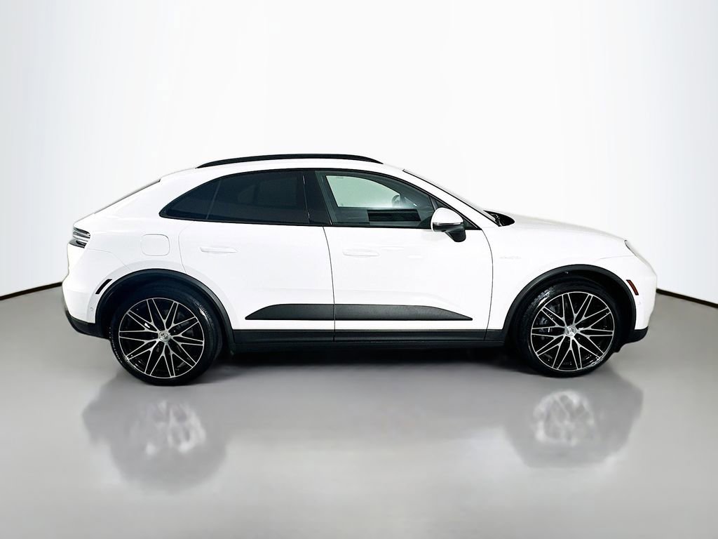 Certified 2025 Porsche Macan Electric image 8