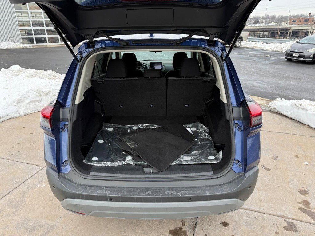 Used 2023 Nissan Rogue SV image 8