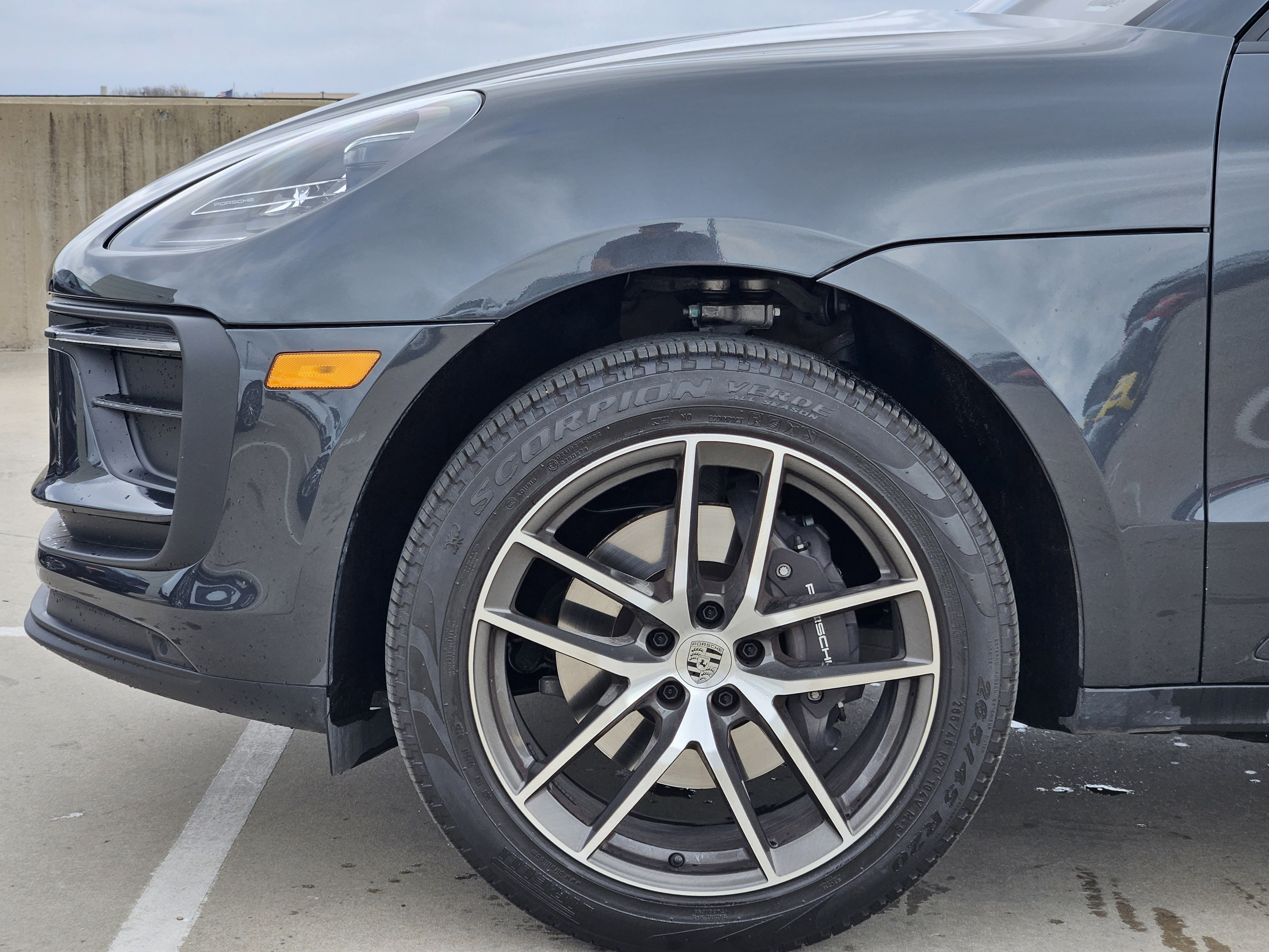 Certified 2025 Porsche Macan image 13