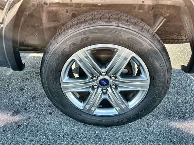 Used 2018 Ford F150 XLT w/ Equipment Group 302A Luxury AWD/4WD image 19