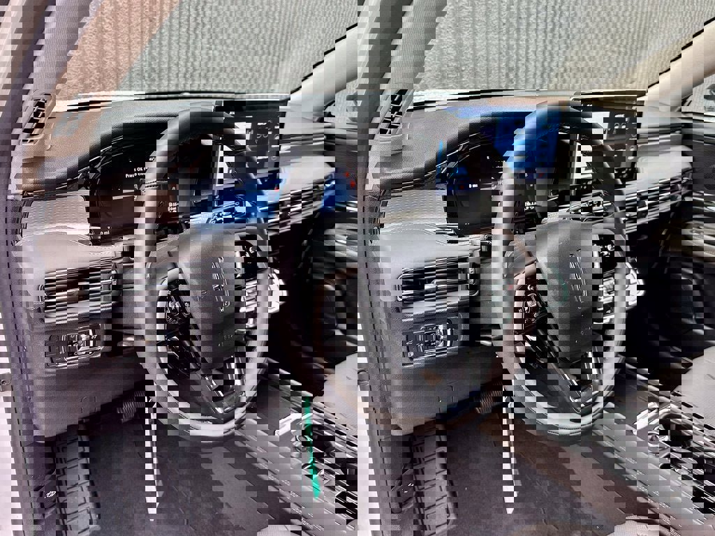 New 2025 Lincoln Corsair Grand Touring image 9