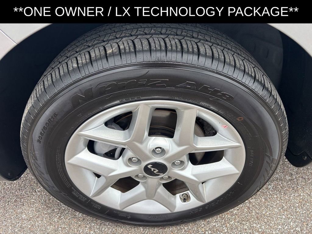 Used 2025 Kia Soul LX w/ LX Technology Package FWD image 5