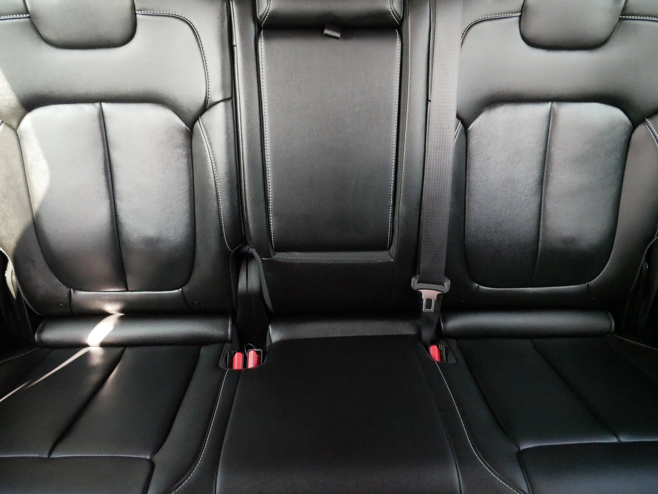 Used 2023 Jeep Grand Cherokee Limited w/ Black Appearance Package image 13