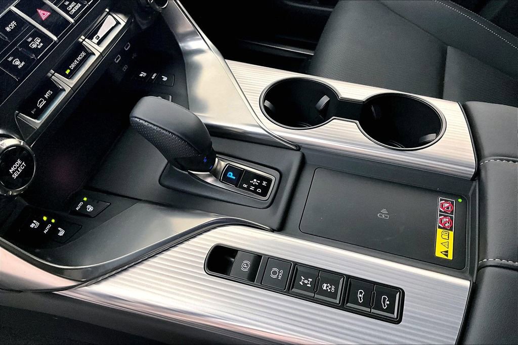 Used 2025 Lexus LX 700h F Sport image 19