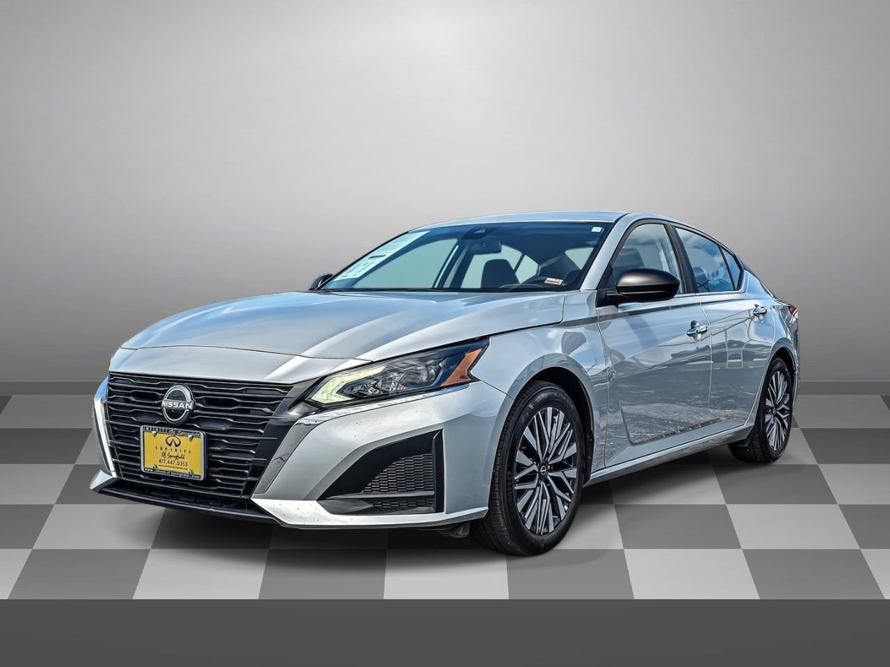 Used 2025 Nissan Altima 2.5 SV image 2