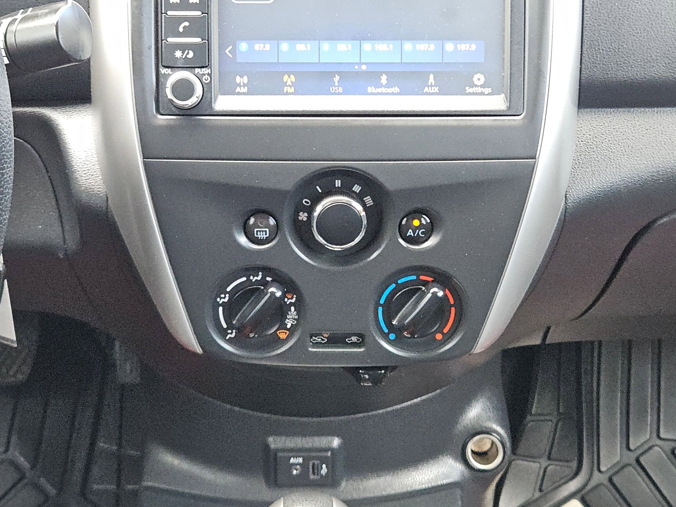 Used 2019 Nissan Versa SV FWD image 19