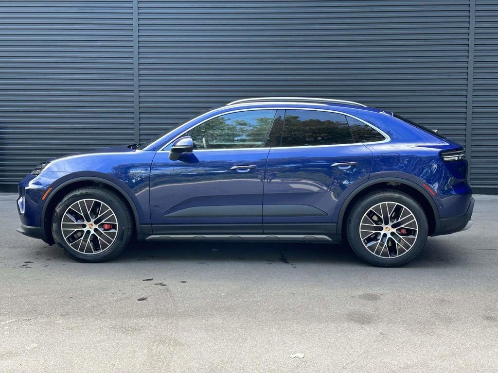 Used 2025 Porsche Macan 4S Electric AWD/4WD image 2