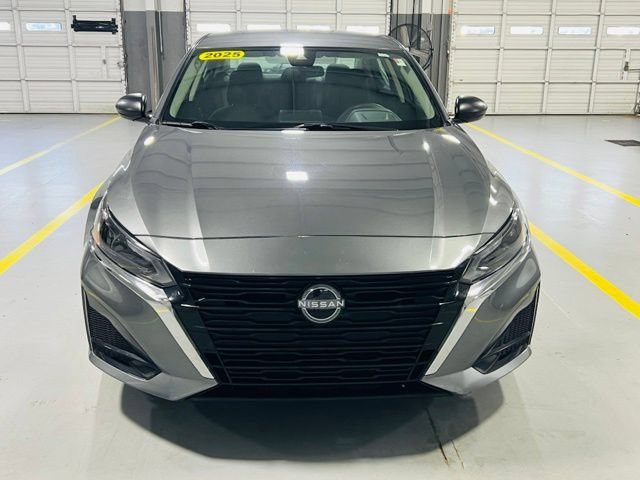 Used 2025 Nissan Altima 2.5 S FWD image 12